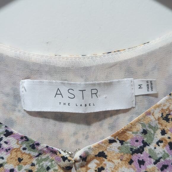 ASTR Revolve Flutter Sleeve Top Sage Peach Ditsy Floral Keyhole Blouse Size M - Picture 7 of 9